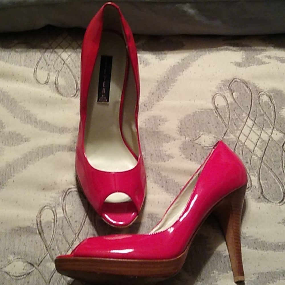 Red pumps